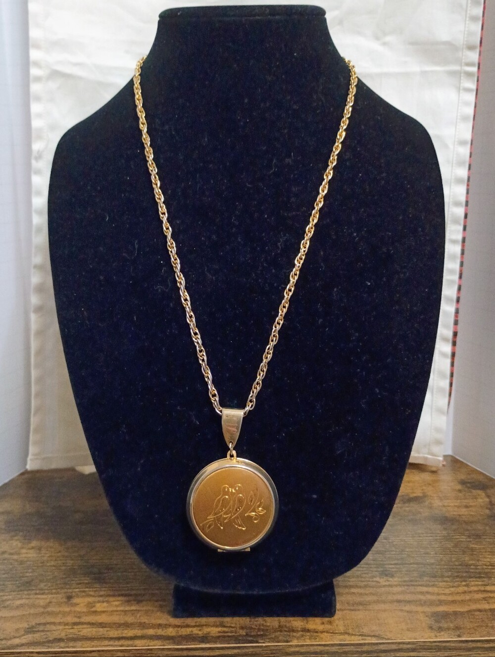 Gold Toned Antique Locket Engraved With Two Doves 22" Chain   Vintage